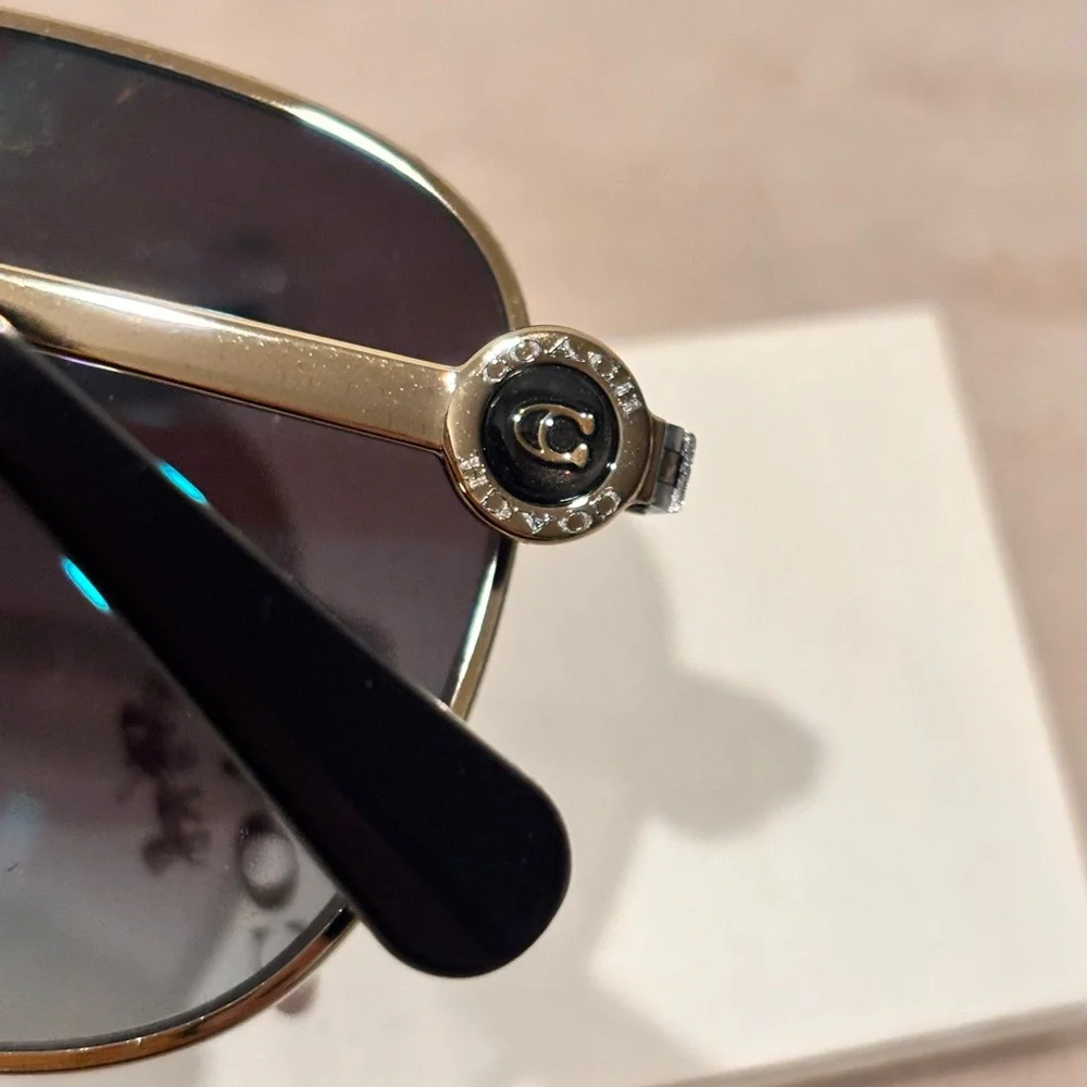 COACH Women’s Aviator Sunglasses Model Number: HC7127 NWT - Picture 4 of 7